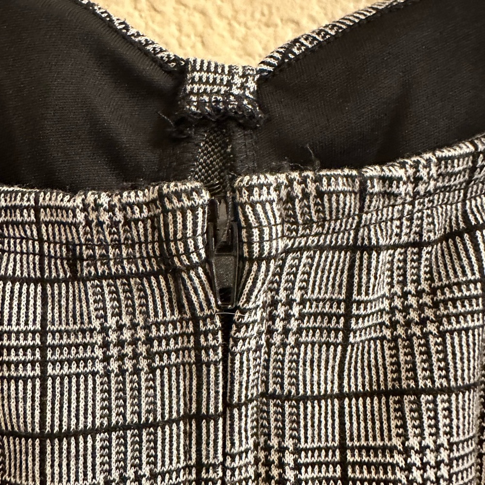 Cute Ruffled Plaid Top - Picture 4 of 5